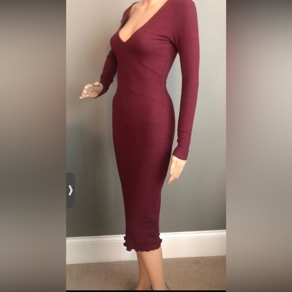 Topshop Maroon Ribbed Midi Dress with a V-Neck and Lettuce Hem - Picture 1 of 14